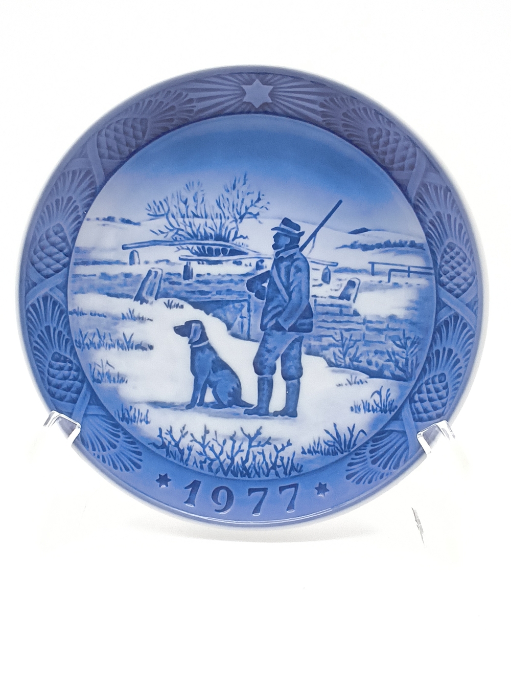 Born in 1977? Royal Copenhagen Dog Plate is Paws-itively Timeless!